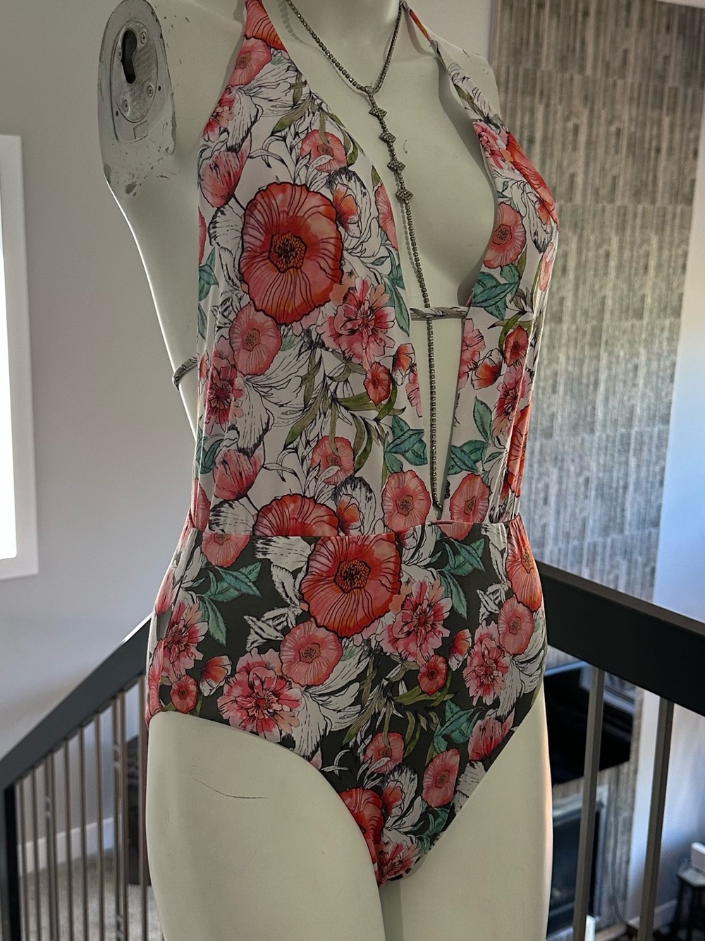 🌺 La Vie en Rose Floral One-Piece Swimsuit – Size Small 🌺